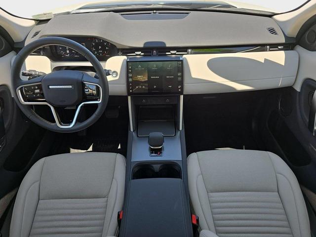 Photo of 2024 Fuji White Land Rover Discovery Sport