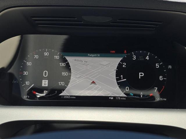 Photo of 2024 Fuji White Land Rover Discovery Sport