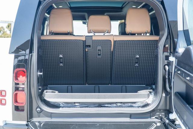 Photo of 2025 Fuji White Land Rover Defender