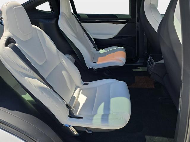 Photo of 2018 Pearl White Multi-Coat Tesla Model X