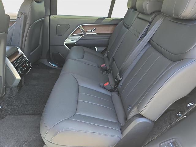 Photo of 2025 Fuji White Land Rover Range Rover