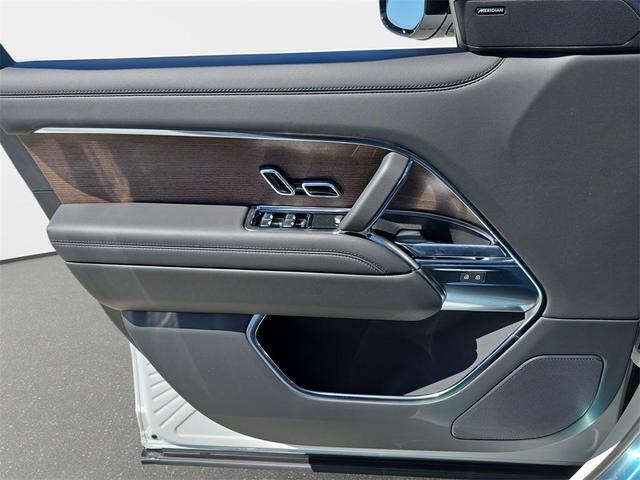 Photo of 2025 Fuji White Land Rover Range Rover