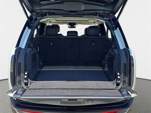 Photo of 2025 Fuji White Land Rover Range Rover
