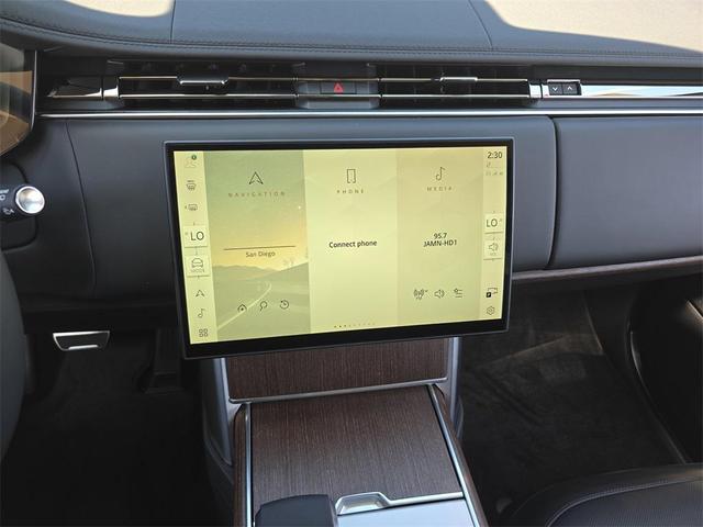Photo of 2025 Fuji White Land Rover Range Rover