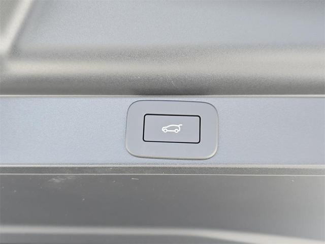Photo of 2025 Fuji White Land Rover Range Rover