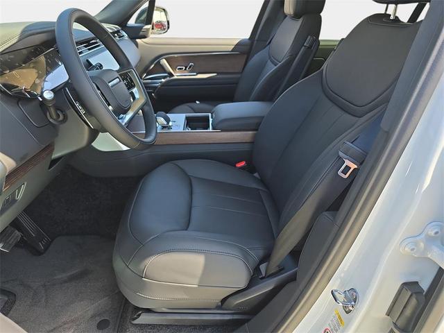 Photo of 2025 Fuji White Land Rover Range Rover