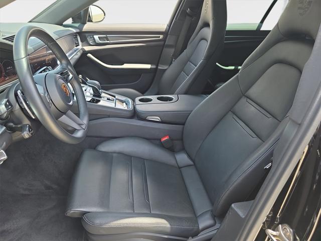 Photo of 2022 Jet Black Metallic Porsche Panamera