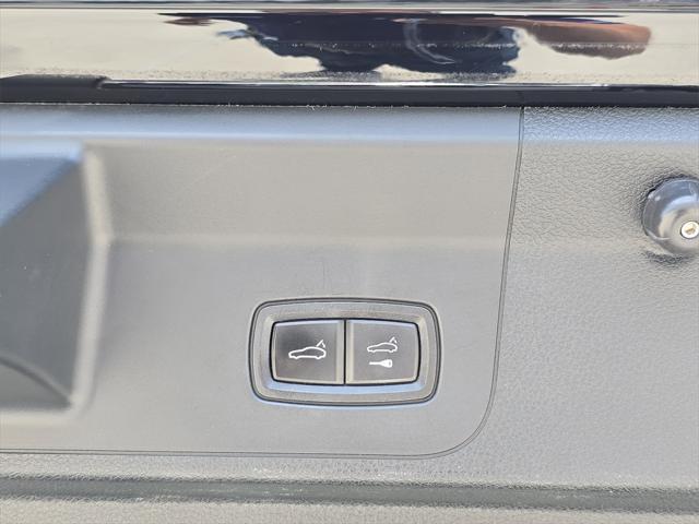 Photo of 2022 Jet Black Metallic Porsche Panamera