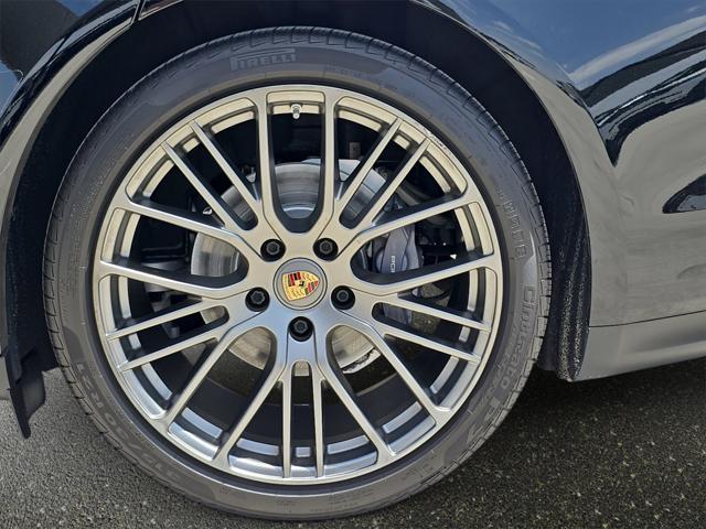 Photo of 2022 Jet Black Metallic Porsche Panamera