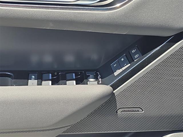 Photo of 2026 Fuji White Land Rover Range Rover Velar