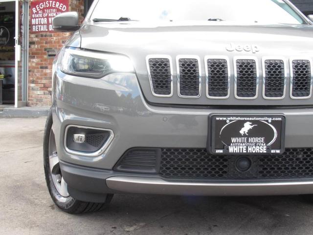Photo of 2021 Gray Jeep Cherokee