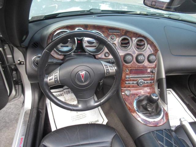 Photo of 2006 Silver Pontiac Solstice