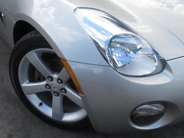 Photo of 2006 Silver Pontiac Solstice