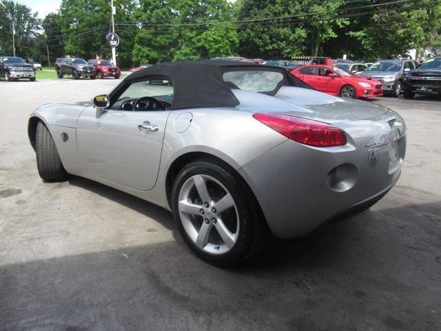 Photo of 2006 Silver Pontiac Solstice