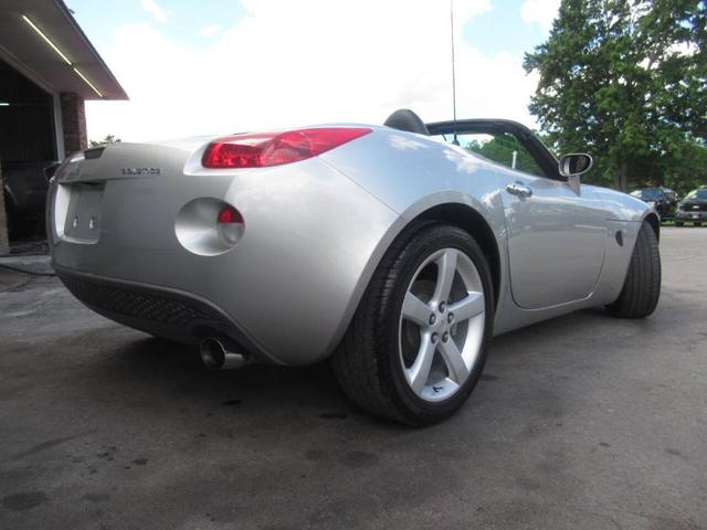 Photo of 2006 Silver Pontiac Solstice