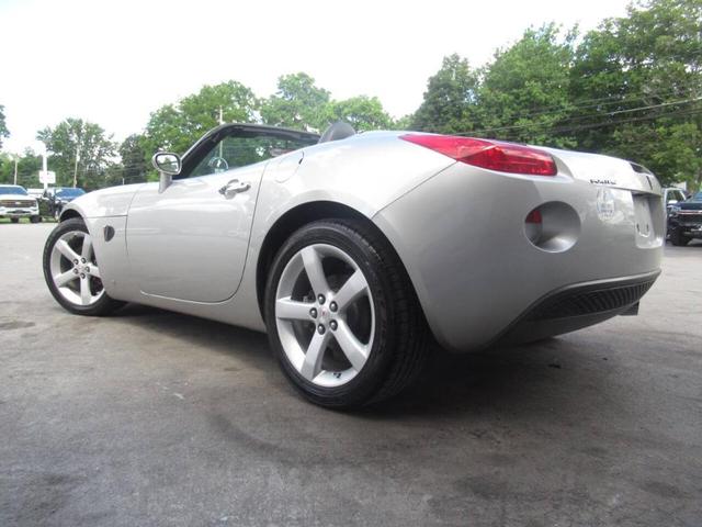 Photo of 2006 Silver Pontiac Solstice