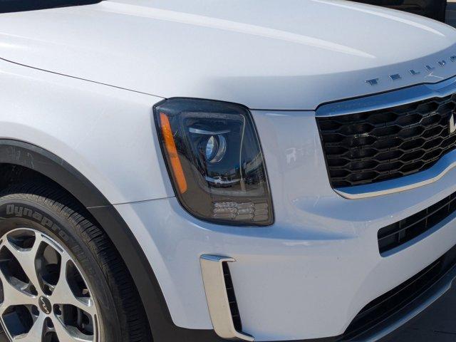 Photo of 2022 Glacial White Pearl Kia Telluride