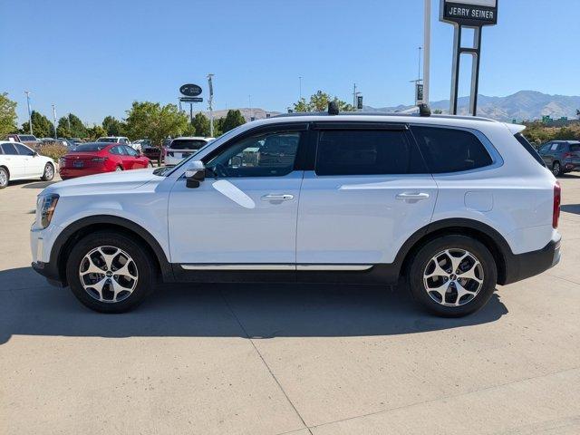 Photo of 2022 Glacial White Pearl Kia Telluride