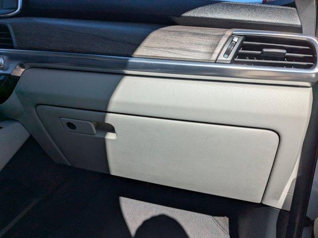Photo of 2022 Glacial White Pearl Kia Telluride