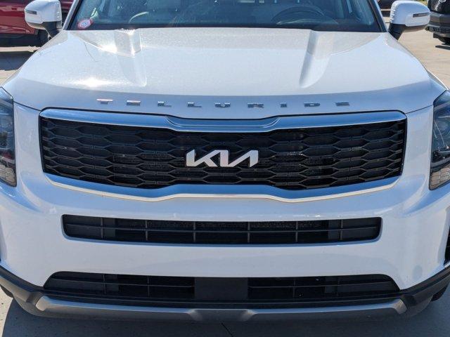 Photo of 2022 Glacial White Pearl Kia Telluride