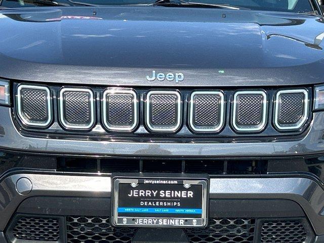 Photo of 2022 Granite Crystal Clearcoat Metallic Jeep Compass