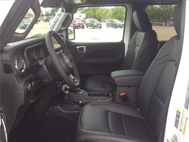 Photo of 2025 Bright White Clearcoat Jeep Gladiator