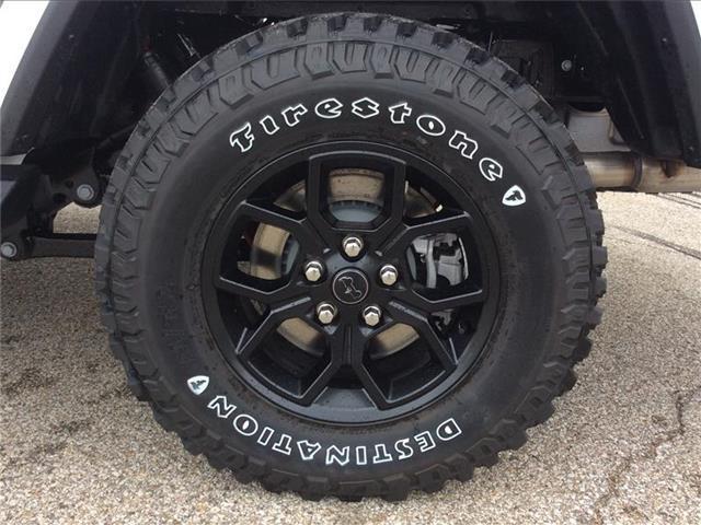 Photo of 2025 Bright White Clearcoat Jeep Gladiator