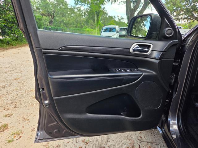 Photo of 2021 Granite Crystal Metallic Clearcoat Jeep Grand Cherokee