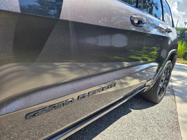 Photo of 2021 Granite Crystal Metallic Clearcoat Jeep Grand Cherokee