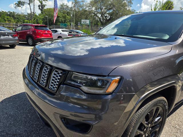 Photo of 2021 Granite Crystal Metallic Clearcoat Jeep Grand Cherokee