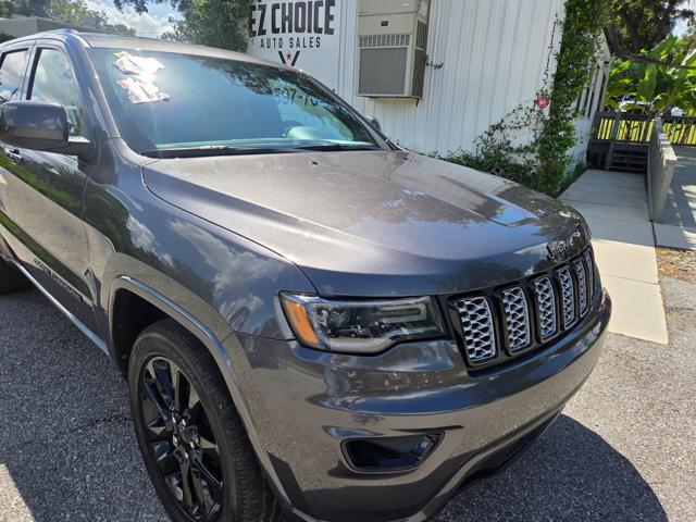 Photo of 2021 Granite Crystal Metallic Clearcoat Jeep Grand Cherokee