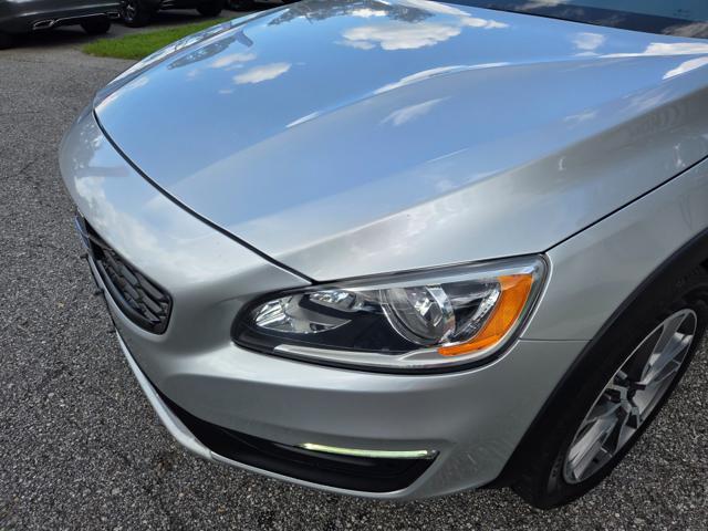 Photo of 2018 Bright Silver Metallic Volvo V60 Cross Country