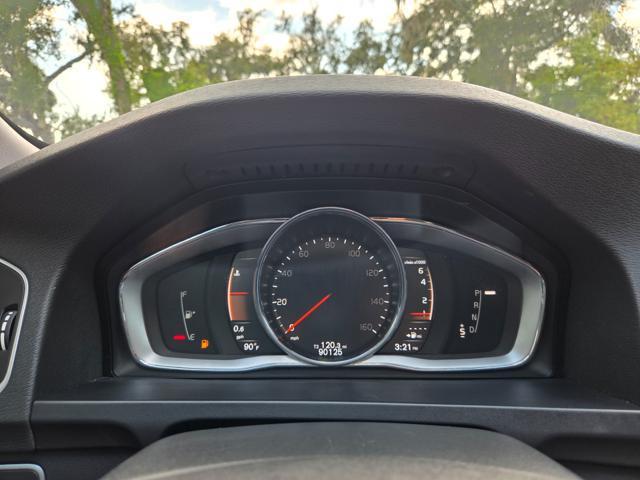 Photo of 2018 Bright Silver Metallic Volvo V60 Cross Country