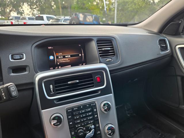 Photo of 2018 Bright Silver Metallic Volvo V60 Cross Country