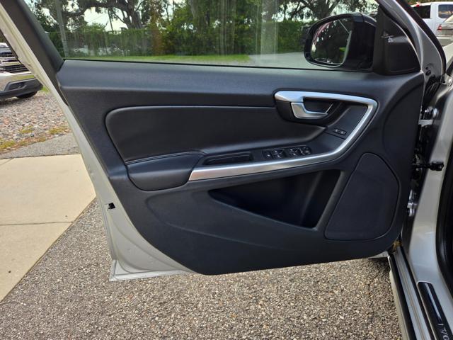 Photo of 2018 Bright Silver Metallic Volvo V60 Cross Country