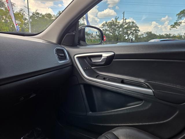 Photo of 2018 Bright Silver Metallic Volvo V60 Cross Country