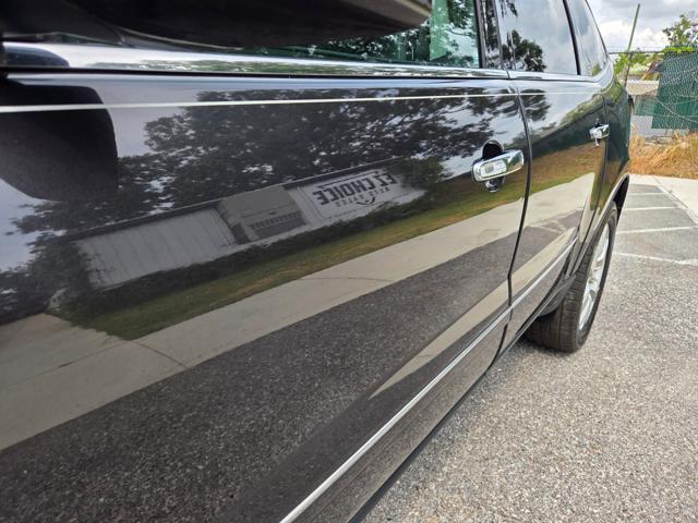 Photo of 2017 Tungsten Metallic Chevrolet Traverse