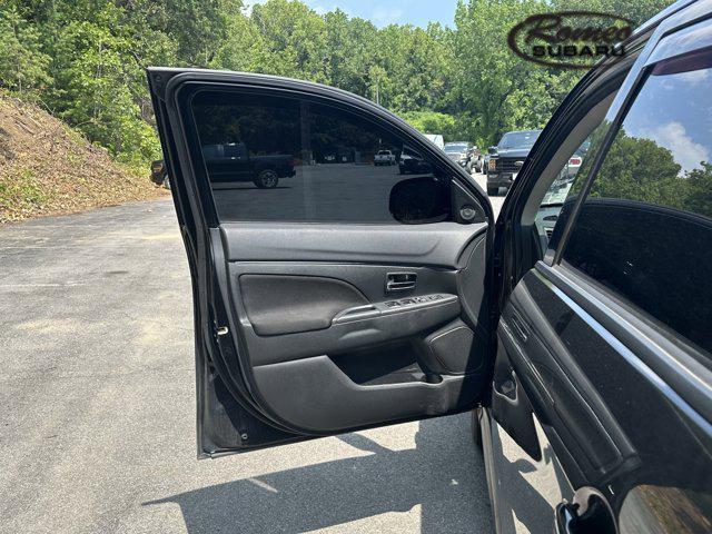 Photo of 2017 Labrador Black Pearl Mitsubishi Outlander Sport