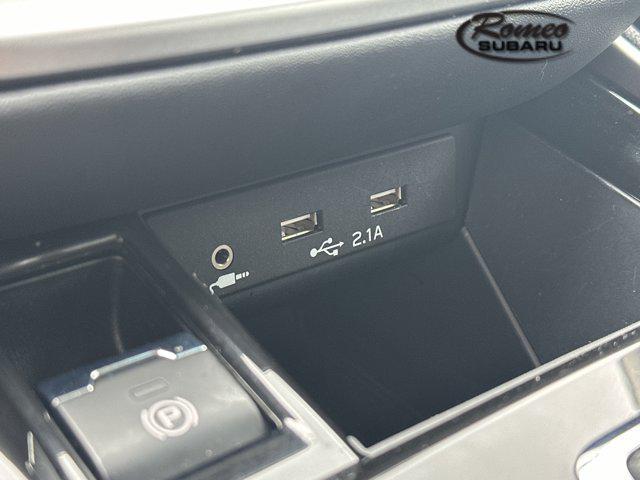 Photo of 2022 Ice Silver Metallic Subaru Outback
