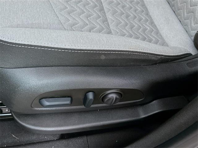 Photo of 2022 Mosaic Black Metallic Chevrolet Equinox