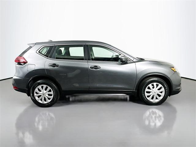 Photo of 2018 Gray Nissan Rogue