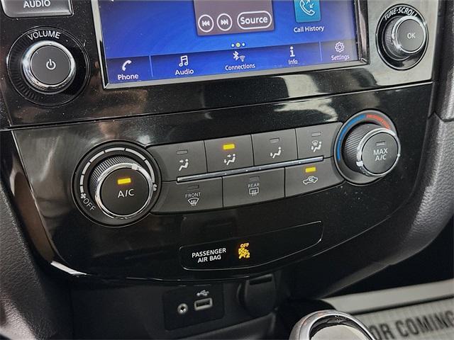 Photo of 2018 Gray Nissan Rogue