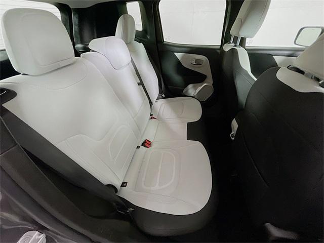 Photo of 2018 Granite Crystal Clearcoat Metallic Jeep Renegade
