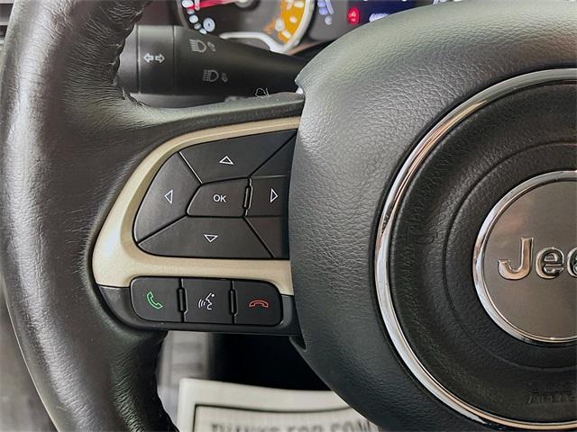 Photo of 2017 Alpine White Jeep Renegade