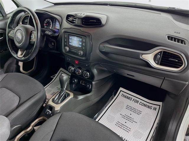 Photo of 2017 Alpine White Jeep Renegade