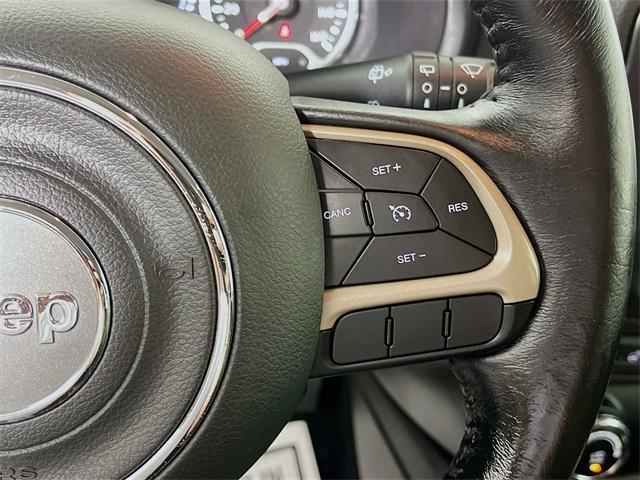 Photo of 2017 Alpine White Jeep Renegade
