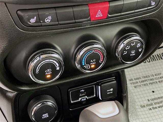 Photo of 2017 Alpine White Jeep Renegade