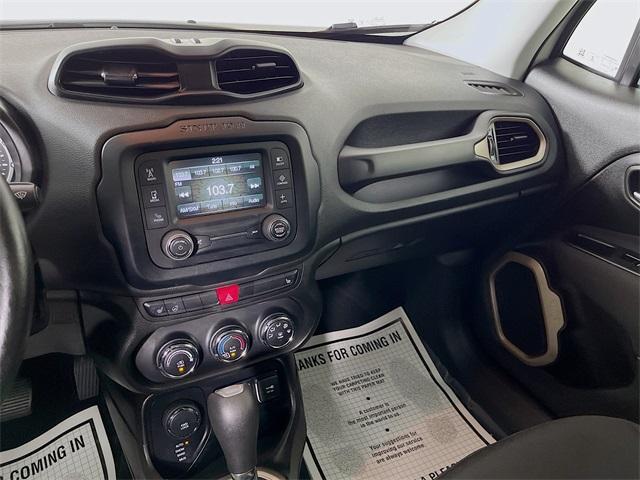 Photo of 2017 Alpine White Jeep Renegade