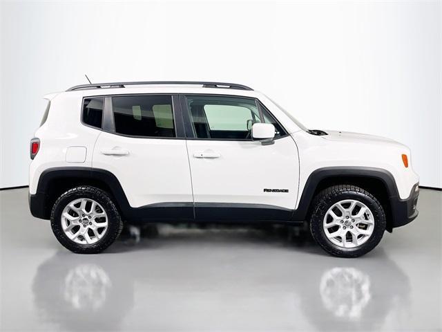 Photo of 2017 Alpine White Jeep Renegade