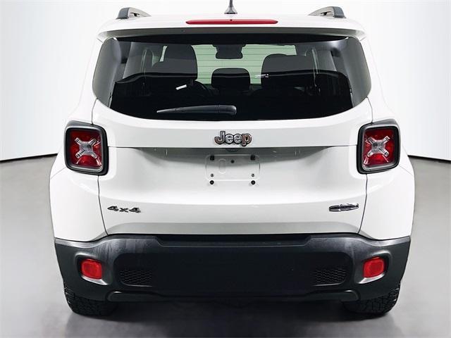 Photo of 2017 Alpine White Jeep Renegade